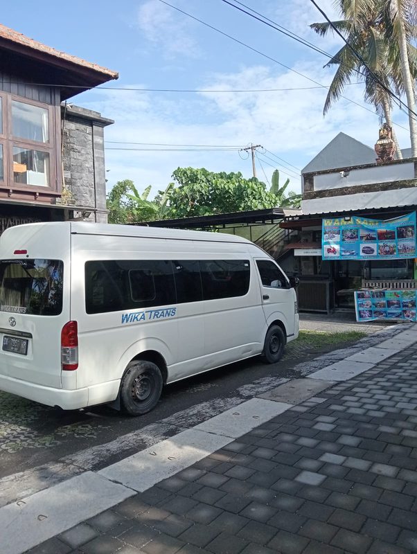 Toyota HiAce Minibus